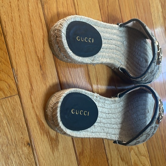 New! Gucci Sandals - Picture 2 of 5